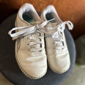 Kids Puma’s White Sneakers 👟